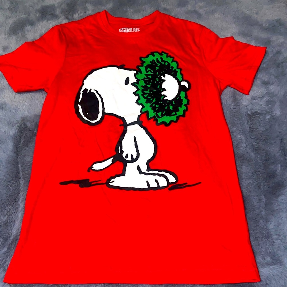 Peanuts Snoopy Wreath Around Nose Christmas Holiday red T-shirt SZ SM